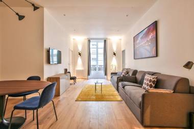 64-LUXURY FLAT CHAMPS ELYSEES (1D)
