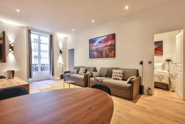 64-LUXURY FLAT CHAMPS ELYSEES (1D)