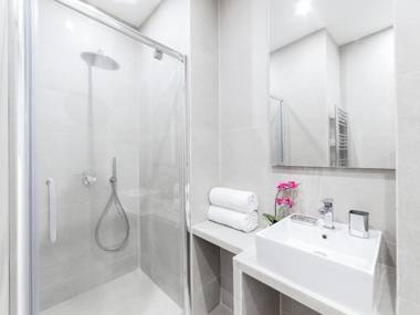 LivinParis - Luxury 3 & 4 Bedrooms Montmartre I