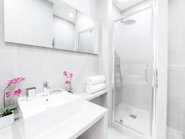 LivinParis - Luxury 3 & 4 Bedrooms Montmartre I