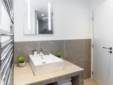 LivinParis - Luxury 2 Bedrooms Le Louvre I