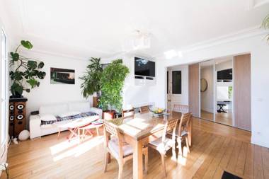 Veeve - By the Palais Royal