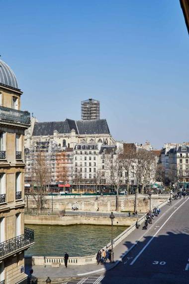 RESIDENCES HARCOURT - Ile Saint Louis - PARIS