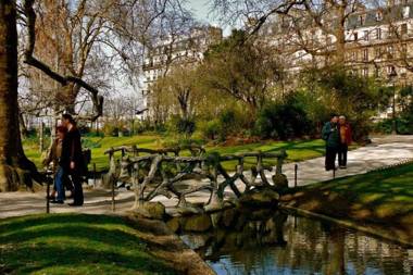 Small is Beautiful ideally located sleeps 4