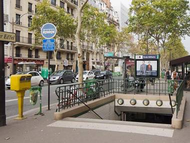 Eiffel Tower Royal Apartment