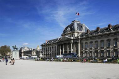 Eiffel Tower Royal Apartment