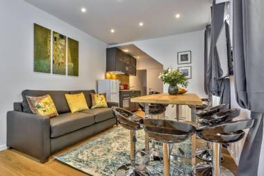 115 - Urban Vuitton Saint Denis