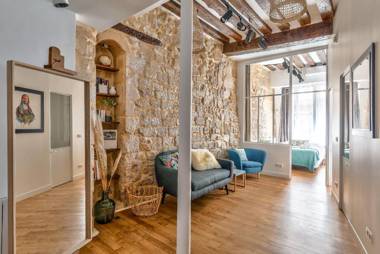 New Stunning 4 bdrs Apt with AC – Le Marais