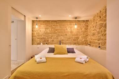 New Stunning 4 bdrs Apt with AC – Le Marais