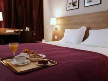 Kyriad Paris Ouest La Defense Courbevoie