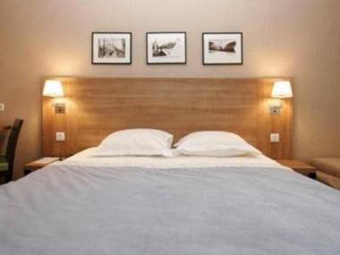 Kyriad Paris Ouest La Defense Courbevoie