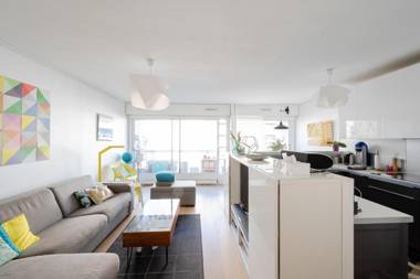 Beautiful apt with BALCONY PARC MONTSOURIS RER B