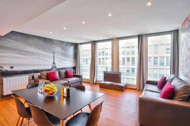 129 - Urban Art Love Champs-Elysées