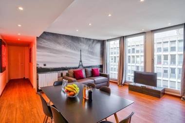 129 - Urban Art Love Champs-Elysées