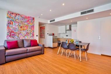 129 - Urban Art Love Champs-Elysées