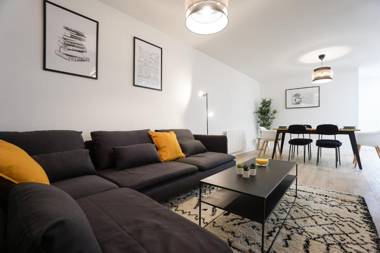 Large apt near Champ de Mars