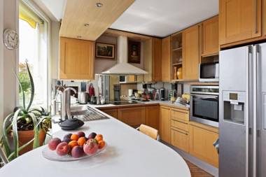 GuestReady - Stunning 3 Bed Apt wBalcony near Champs Elysées