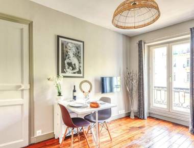 1626 - Lovely apartment at Arc de Triomphe