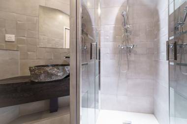 New studio in Paris 8