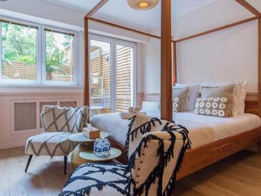 Rose Garden  Eiffel Tower