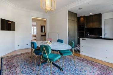 Gorgeous Paris Eiffel Tower / Champs Elysées