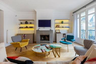 Gorgeous Paris Eiffel Tower / Champs Elysées