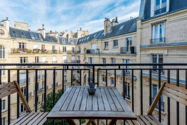 Gorgeous Paris Eiffel Tower / Champs Elysées