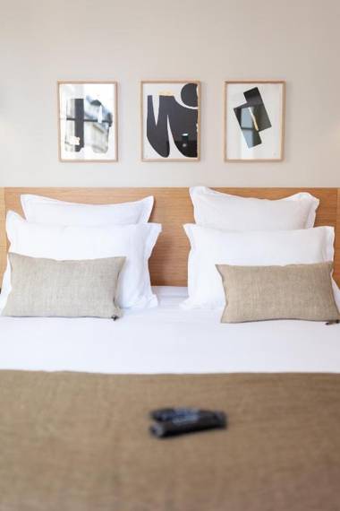 Tinah Paris Champs Elysees