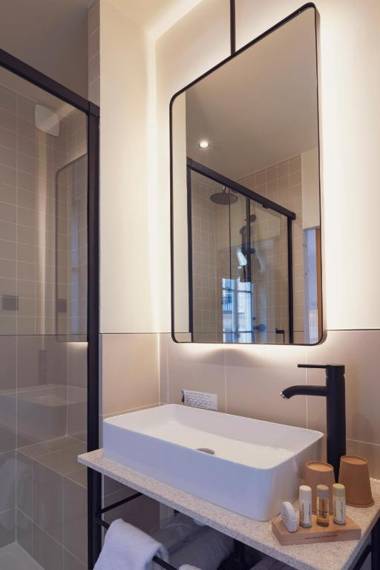 Tinah Paris Champs Elysees