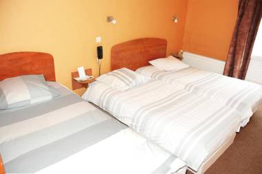 Le Cheval Noir Hôtel Paris Pantin