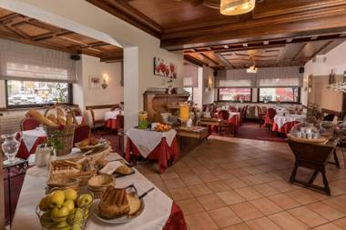 Logis Hostellerie Motel Au Bois Le Sire