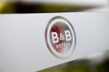 B&B HOTEL Orange - Échangeur A7 A9