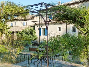 Maison de 2 chambres avec piscine partagee jardin amenage et wifi a Oppede