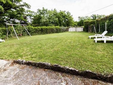 Countryside Cottage with above ground pool & peaceful surroundings
