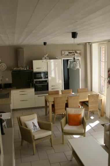 Villa traditionnelle au coeur du bois de la chaise