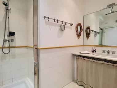 Nestor&Jeeves - PALAIS NICOLE - Central - Very close sea