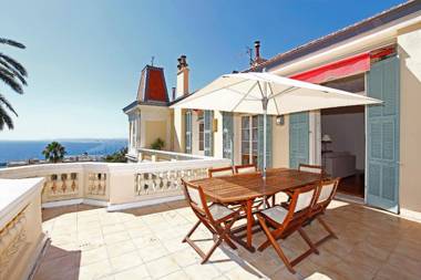 Magnifique appartement d'époque avec Vue Mer 4 personnes avec terrasse Le Port Nice