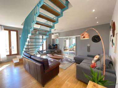 ApartHotel Riviera - Old Port - Amazing 3bedrooms 2 bathrooms- Duplex Maison du port
