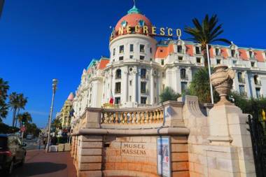 Nestor&Jeeves - PALAIS RENOIR - By sea - Free parking