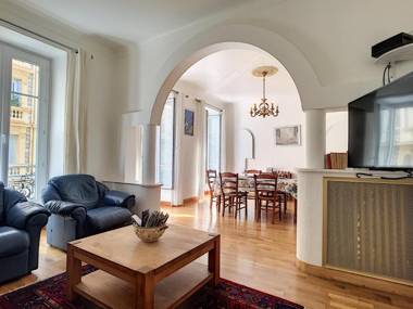 Nestor&Jeeves - MEYERBEER - Central - Very close sea