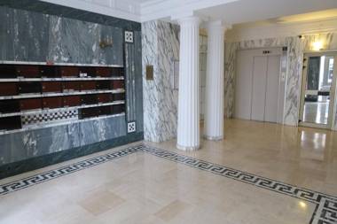 Nestor&Jeeves - LE PARNASSE TERRASSE - Central - By shopping area