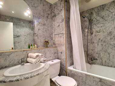 Nestor&Jeeves - LE PARNASSE TERRASSE - Central - By shopping area