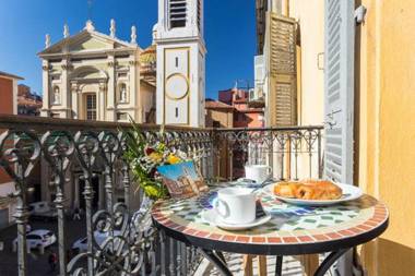 LE ROSSETTI B. - modern long balcony old town Nice