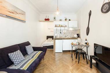 AMAZING 1 bedroom LOFT in NICE city centre seafront