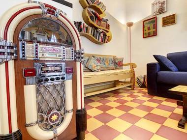 Nestor&Jeeves - SIXTIES - Central - Very close sea - Retro