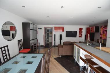 Appartement 6 personnes avec Terrasse et Jacuzzi plein cœur centre-ville quartier du Port de Nice