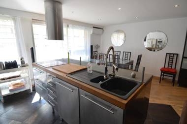 Appartement 6 personnes avec Terrasse et Jacuzzi plein cœur centre-ville quartier du Port de Nice