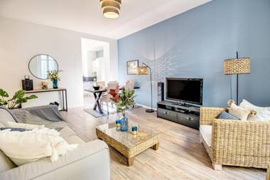 Nestor&Jeeves - ADRIANA - Central - Very close sea