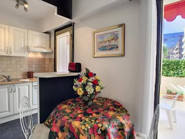 Nestor&Jeeves - LE FRANCE TERRASSE - Central - Very close sea