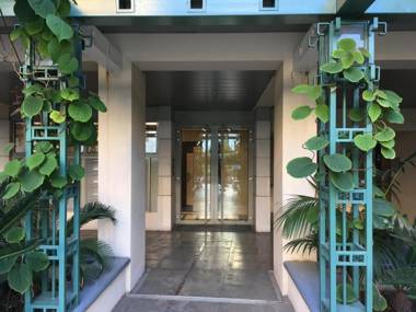 Quiet flat next to the beach